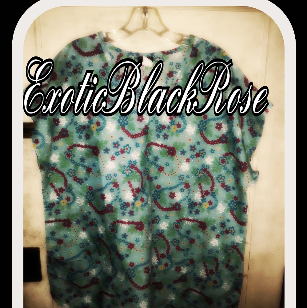 Honu scrub top L